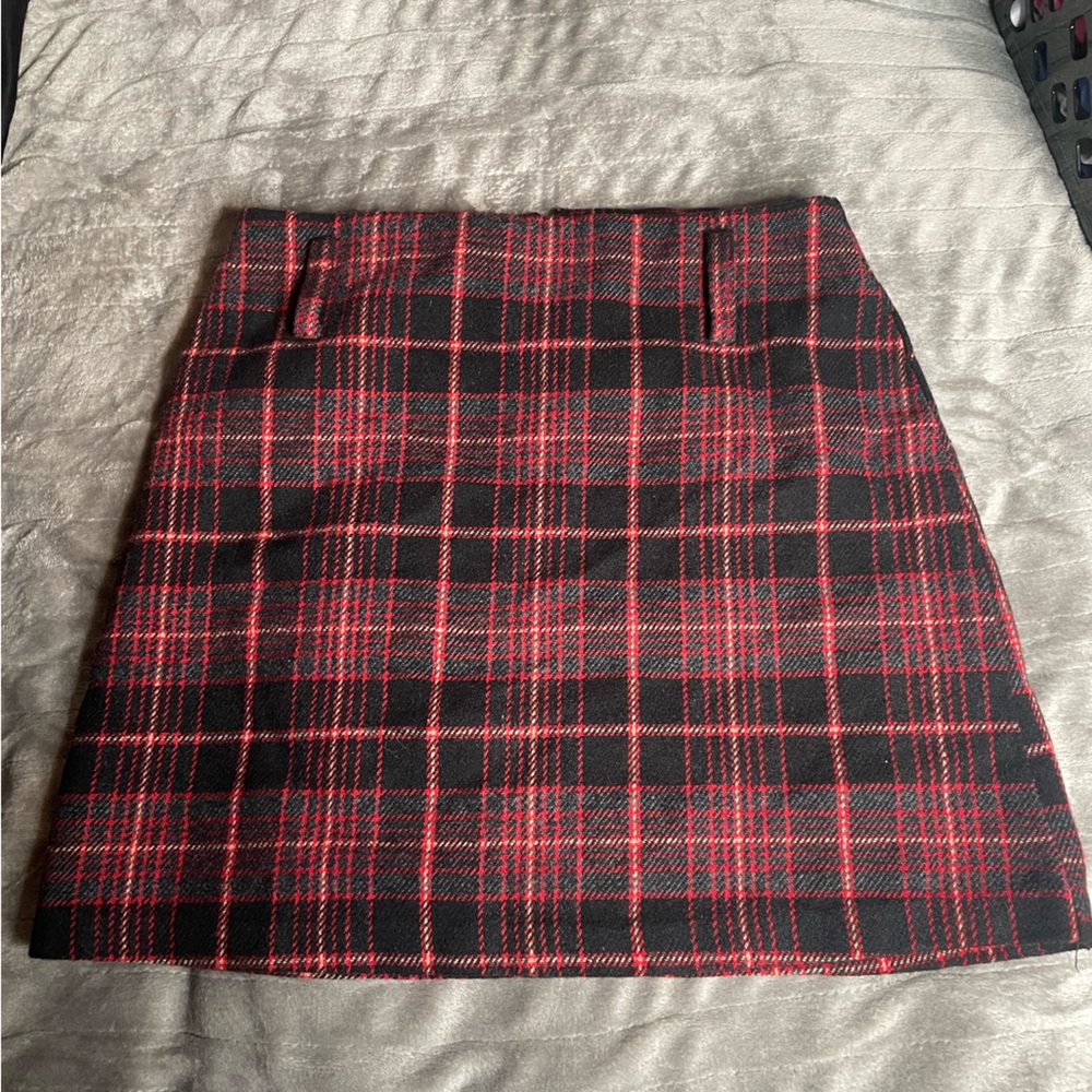 Chic A-Line Plaid Skirt in Red and Black